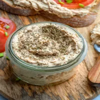 Ekspresowy pasztet z mięsa z rosołu (3 składniki)