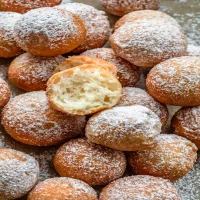 Ekspresowe mini pączki jogurtowe (3 składniki)
