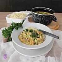 Curry z kurczakiem, brokułem i pieczarkami