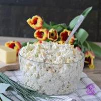 Sałatka z wędzonym kurczakiem i selerem konserwowym