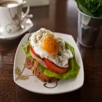 Kanapka z jajkiem sadzonym. PYYYCHAAA!!!;-)