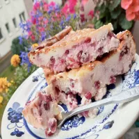 pyszny sernik z czerwoną porzeczką...