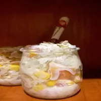 Sałatka z wędzonym kurczakiem i ananasem