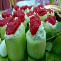 Ogórki faszerowane serkiem z migdałami