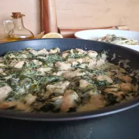 Makaron z kurczakiem, szpinakiem i serem fetą – przepis