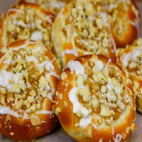 Drożdżówki z jabłkami i kruszonką