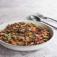 Sałatka z soczewicą, granatem i miętą