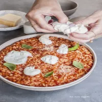 Risotto pomidorowe z burratą