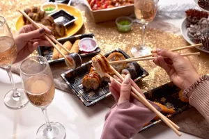 Ile sushi zamówić na imprezę? Przelicznik + gotowe zestawy