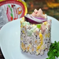 Sałatka z szynką mieloną Profi i komosą ryżową