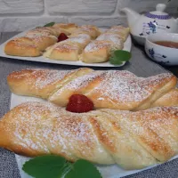 Zakręcone bułeczki drożdżowe z serem