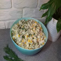 Sałatka ryżowa z kurczakiem, pyszna i syta!