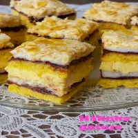 Pychotka z kremem śmietankowym i białą czekoladą – znika z blachy w mgnieniu oka