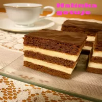 Piernik z kremem budyniowym – idealny do kawy i na świąteczny stół