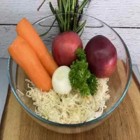 Surówka z kiszonej kapusty