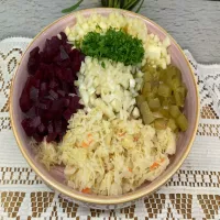 Surówka z kiszonej kapusty z burakami