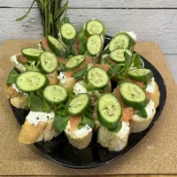 Mini kanapeczki z łososiem