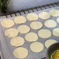 Mini kanapeczki z ciasta francuskiego