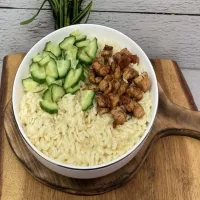 Szybka sałatka makaronowa z kurczakiem