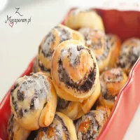 ZAWIJASKI DROŻDŻOWE Z MAKIEM