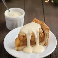 Najlepsza Szarlotka na Świecie to Szarlotka Królewska z Krakersową Posypką i Gęstym Kremem Angielskim