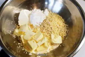 Kruche ciasto z gotowanymi żółtkami