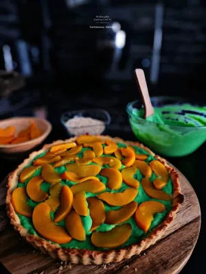 Tarta pandanowa z brzoskwiniami i kokosem