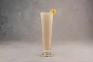 Śniadaniowe kawowe smoothie bananowe: przepis krok po kroku