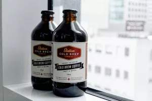 Orzeźwiające koktajle z kawy cold brew bez alkoholu krok po kroku