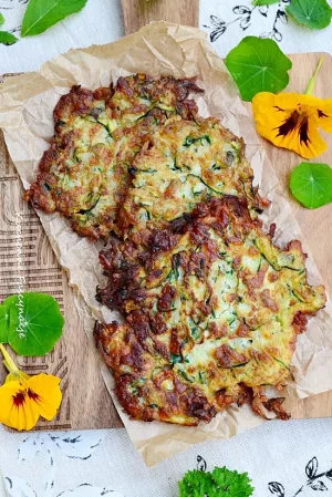Placuszki z cukinii i halloumi