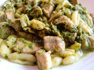 Makaron z pesto i kurczakiem