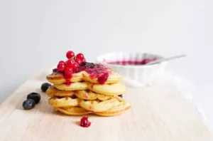 Chrupiące gofry bananowe – prosty przepis na puszyste gofry z bananami