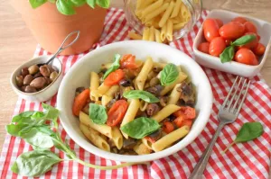 Włoski makaron z bakłażanami „Pasta alla paesana”