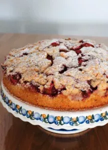 Ciasto jogurtowe z truskawkami i kruszonką