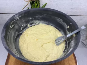 Najlepsze ciasto z rabarbarem na zsiadłym mleku