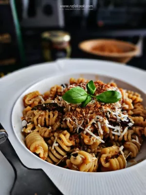 Radiatori z Sycylii z suszonymi pomidorami i ricottą salata
