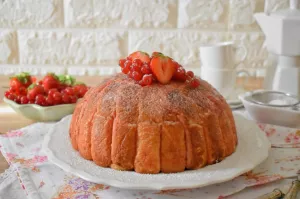 Włoskie „Zuccotto toscano” – deser z biszkoptami savoiardi i kremem ricotta