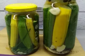 Przepis na kiszoną młodą cukinię