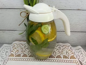 Lemoniada z cytryną, pomarańczą, miętą i ogórkiem