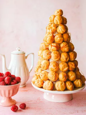 Croquembouche czyli wieża z ptysi z malinowym kremem 2.0