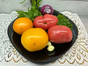 Soczyste pomidory w aromatycznej marynacie