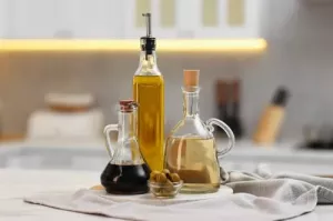 Olej naturalny z czarnuszki – zastosowanie, smak i pomysły na codzienne wykorzystanie