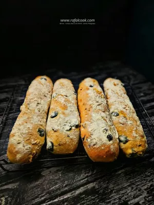 Bruschetta z filoncino rustico, pomidorami i stracciatellą