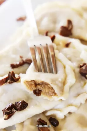 Pierogi z kapustą kiszoną i grzybami