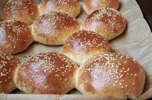Bułki do burgerów – domowe, puszyste i miękkie dzięki prostym trikom.