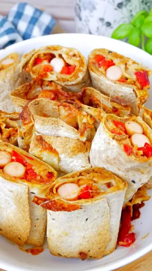 Tortillowe zawijasy z parówkami – prosty przepis na ciepłą przekąskę