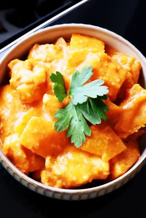 Curry z dyni piżmowej i halloumi