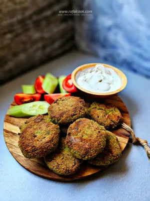 Falafel z ciecierzycy z sosem tahini | Podróż bez biletu #4