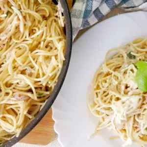 Spaghetti w sosie cebulowym – prosty przepis na szybki obiad