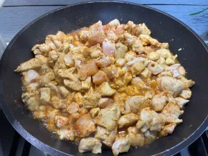 Domowy kapsalon w keksówkach – pyszny obiad z piekarnika